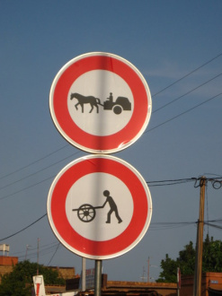 04 Interdit Aux Charrettes